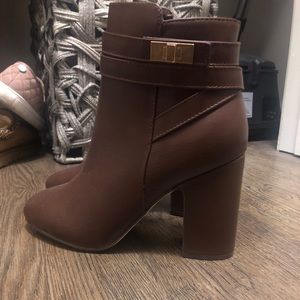 Brand new brown boots